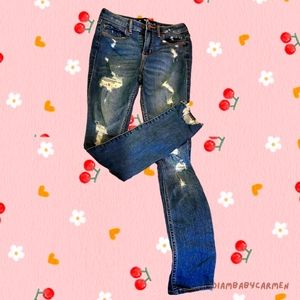 Hollister - Curvy High-Rise Ripped Super Skinny Classic Stretch Jeans